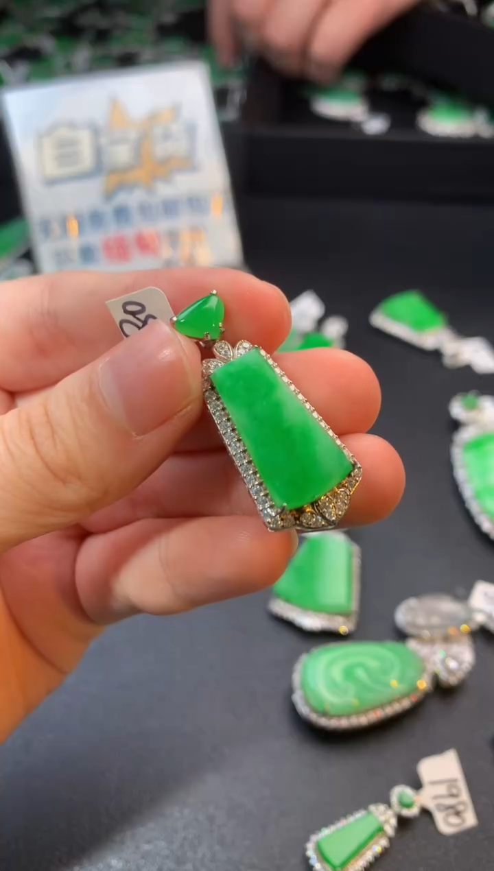 【闪购商品】翡翠颈饰银S925镶嵌翡翠