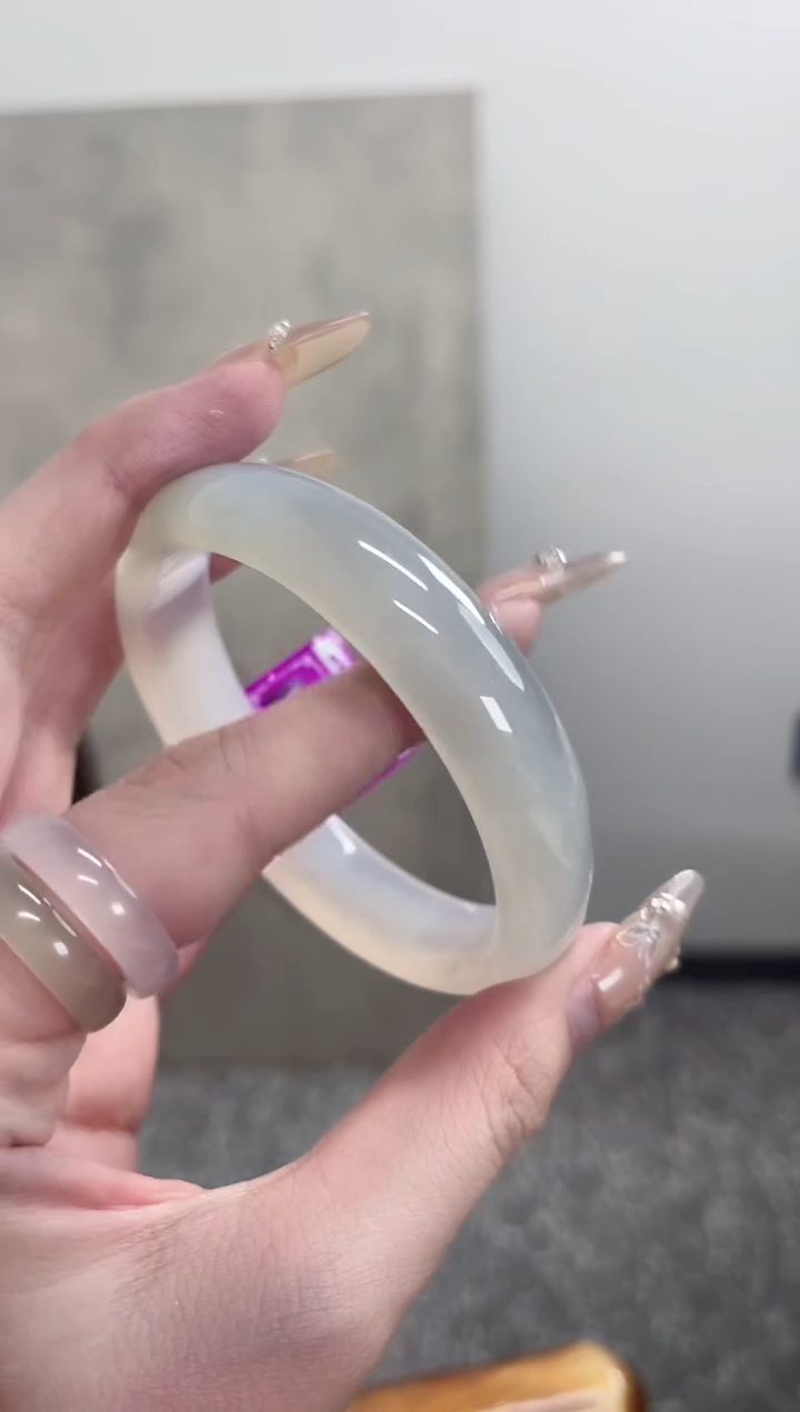 【闪购商品】玛瑙/玉髓手镯未镶嵌62圈 需要包容宽胎