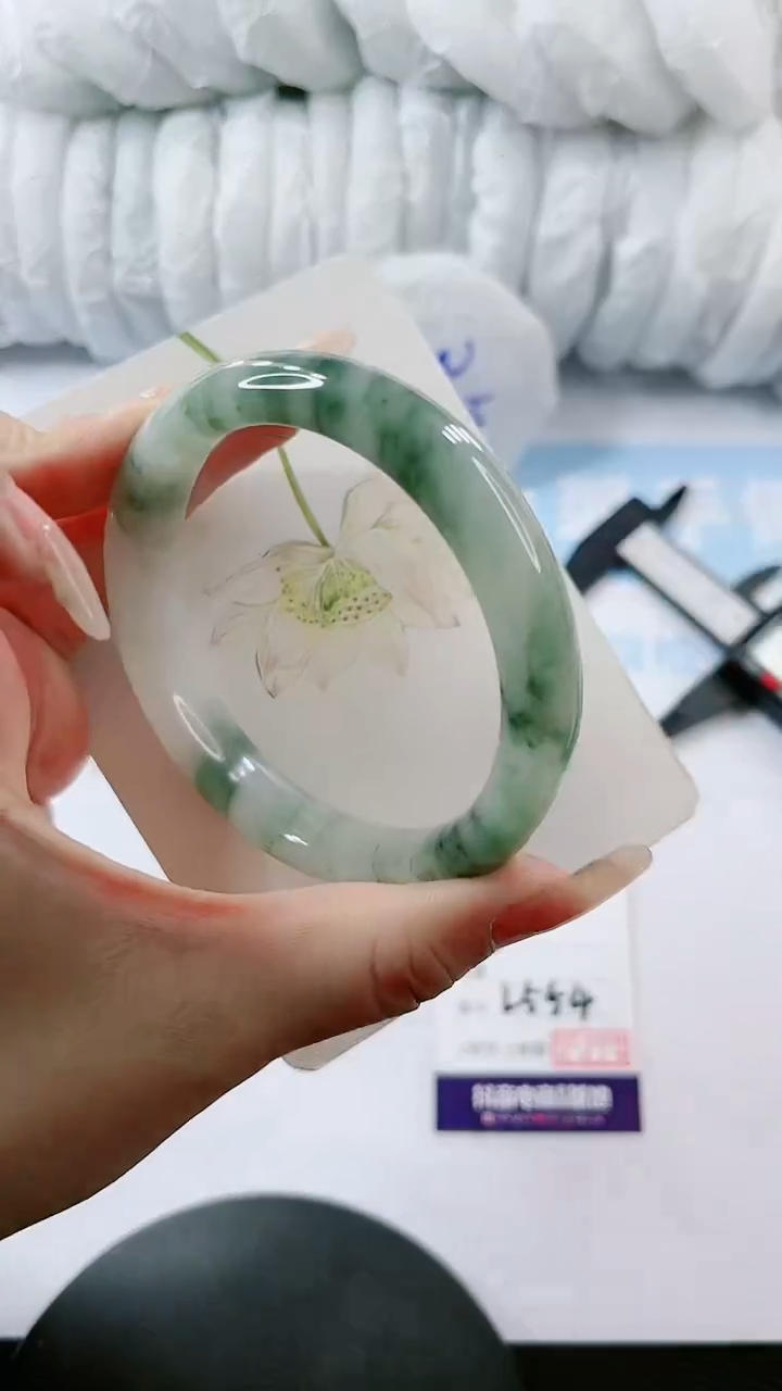 【闪购商品】石英质玉手镯未镶嵌多样性发货L554