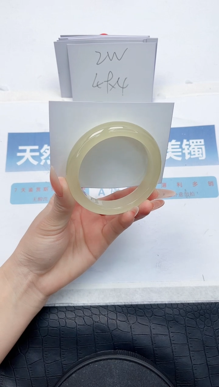 【闪购商品】石英质玉手镯未镶嵌L189-56