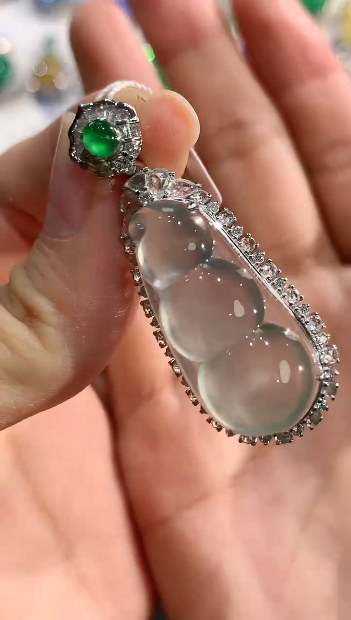 【闪购商品】翡翠吊坠(不含链)18K金镶嵌e46