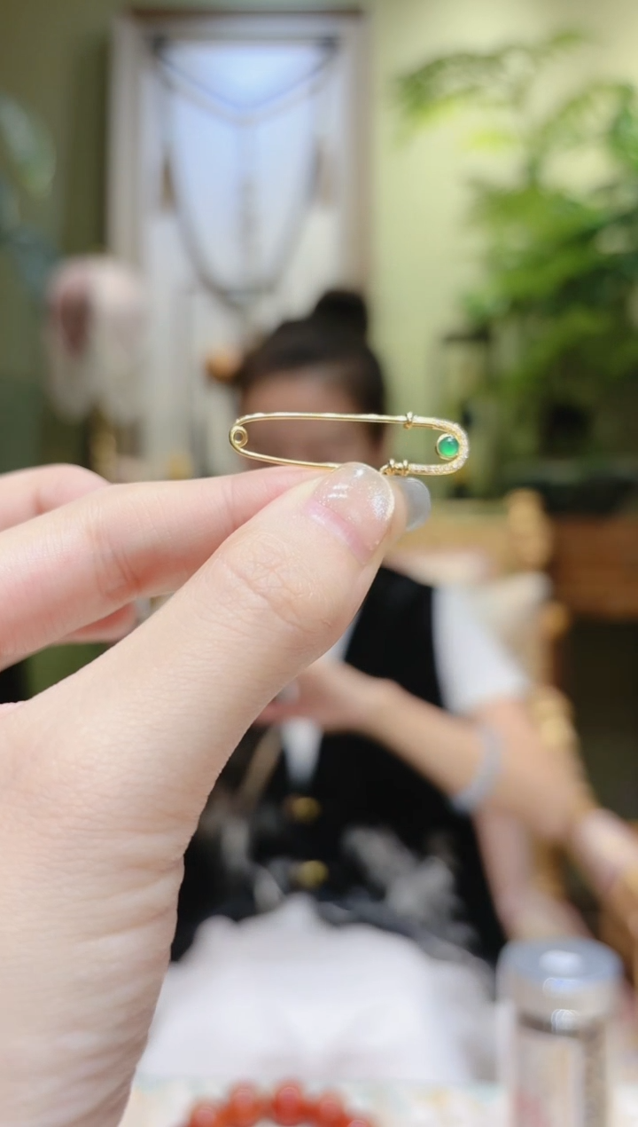 【闪购商品】翡翠胸饰18K金镶嵌黄翡翠胸针