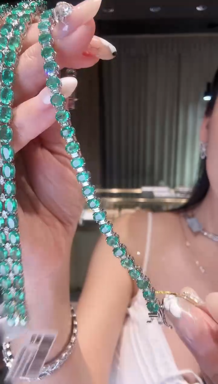 铂Pt950镶嵌手链祖母绿CE0875