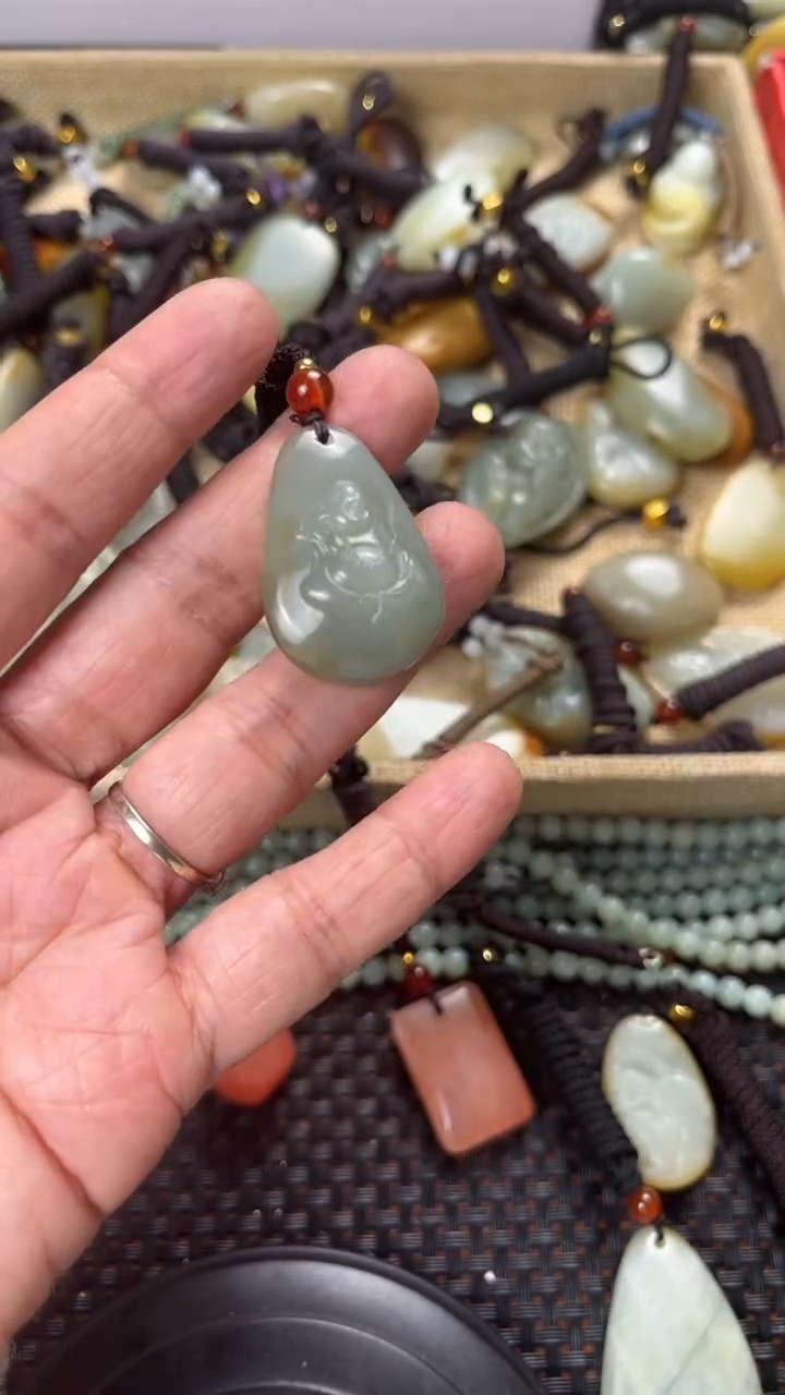 【闪购商品】和田玉颈饰未镶嵌多样性发货没有证书拍一发一有瑕