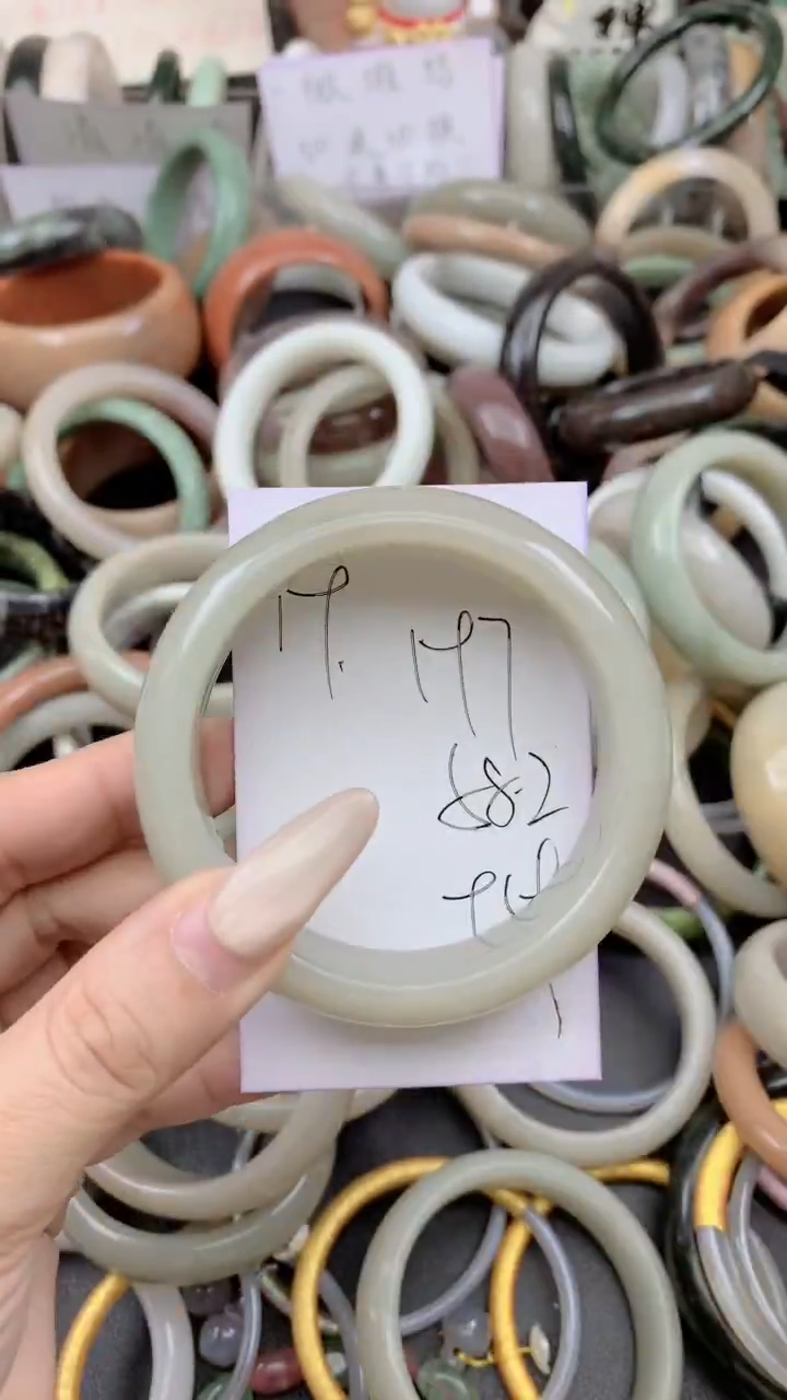 未镶嵌手镯石英质玉197