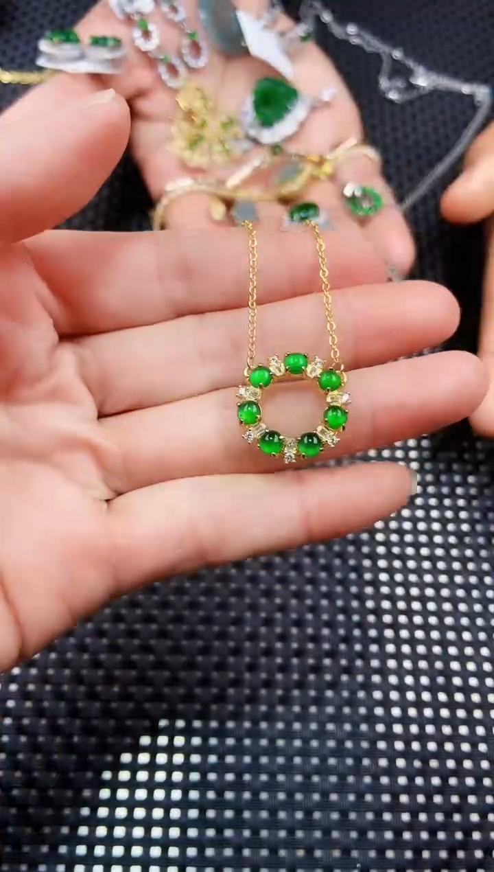 【闪购商品】翡翠颈饰未镶嵌111111111