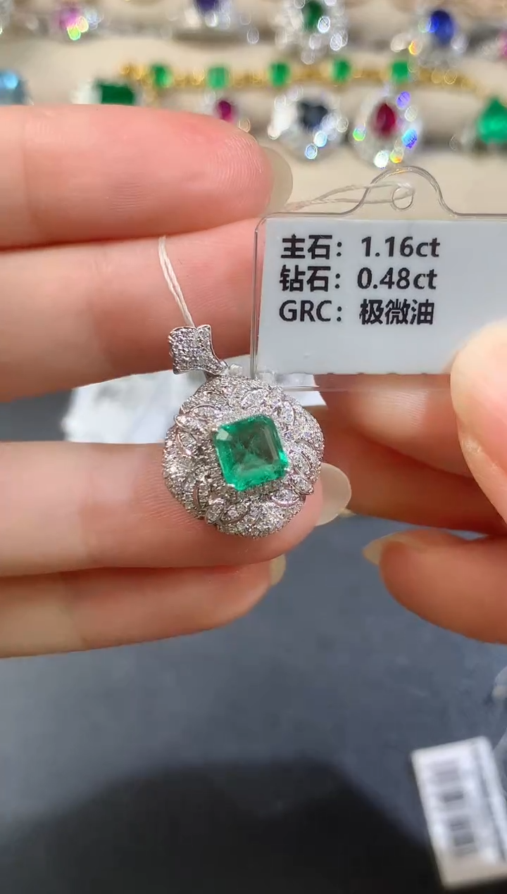 18K金镶嵌吊坠(不含链)祖母绿D512|9800