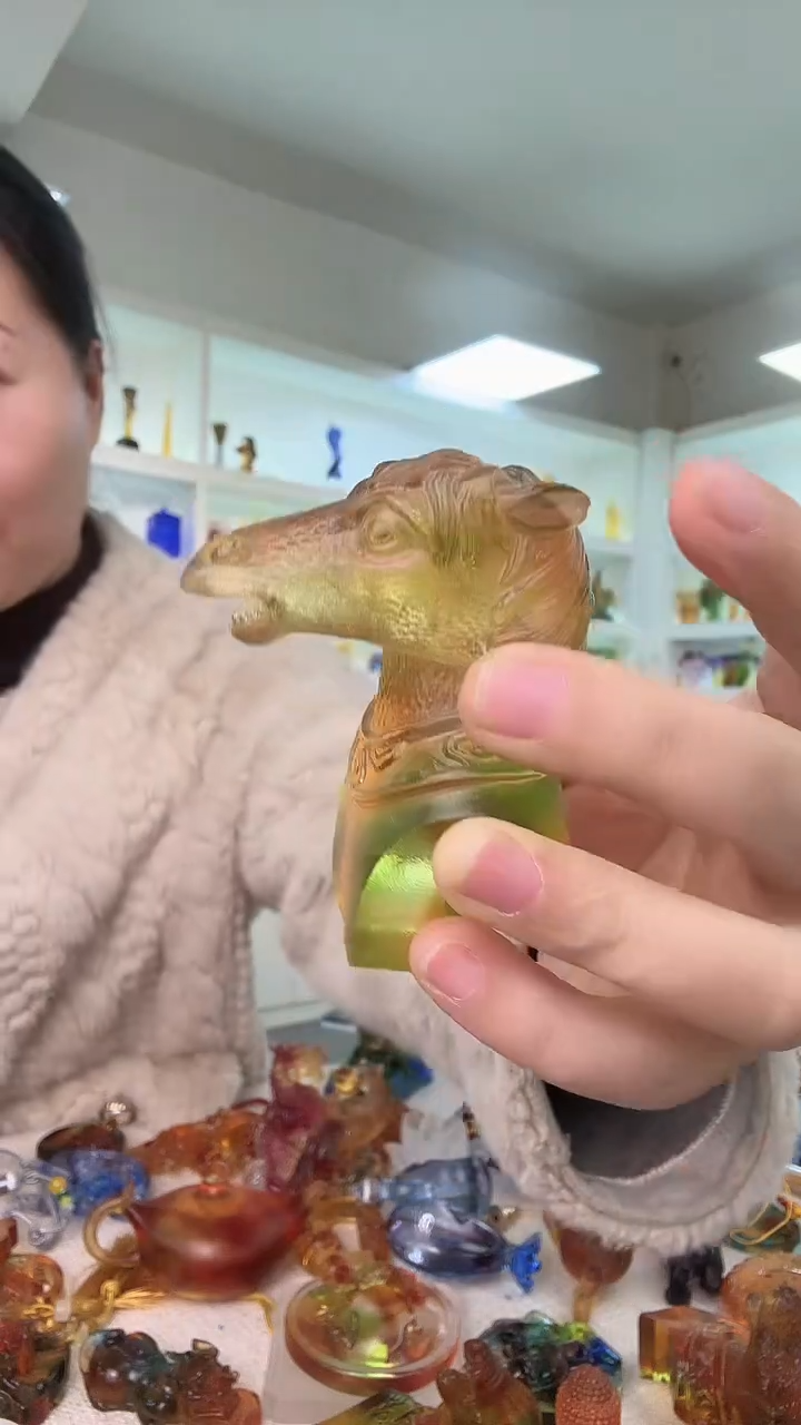 手工艺品琉璃马首