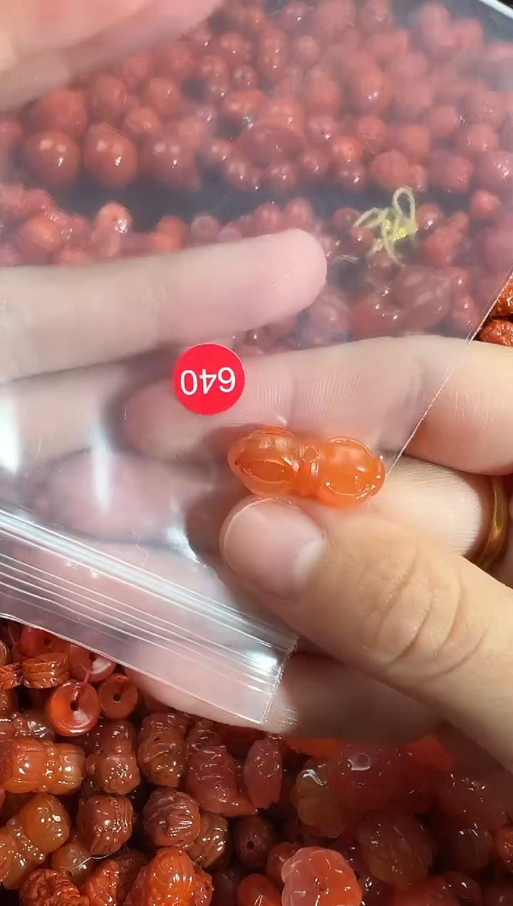 颈饰未镶嵌南红玛瑙1