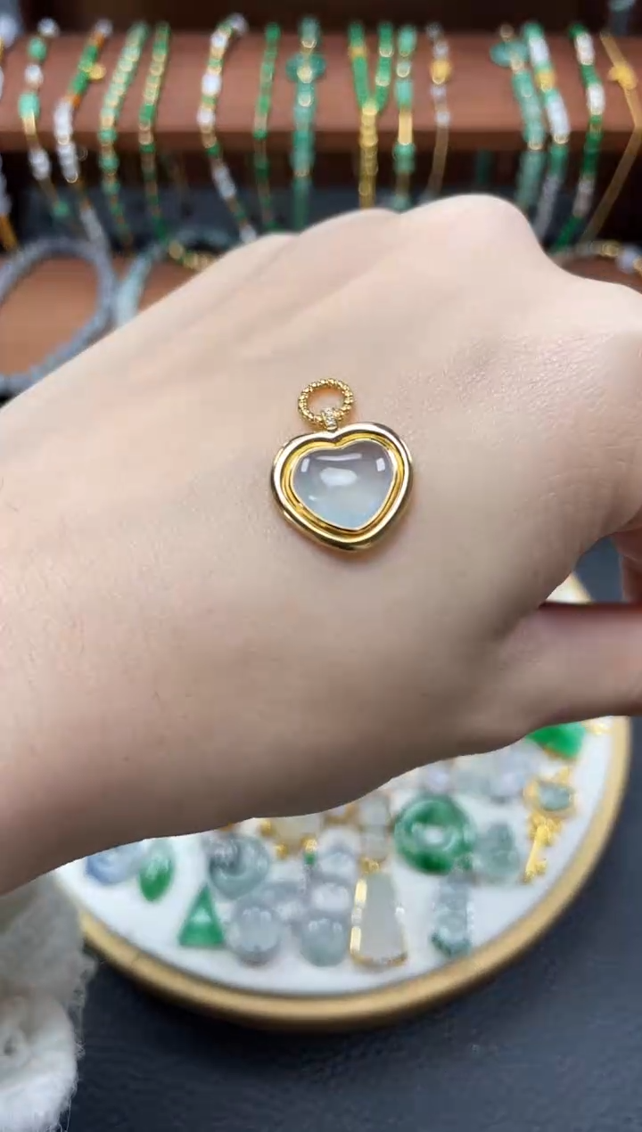 【闪购商品】翡翠吊坠(不含链)18K金镶嵌一个   JK701