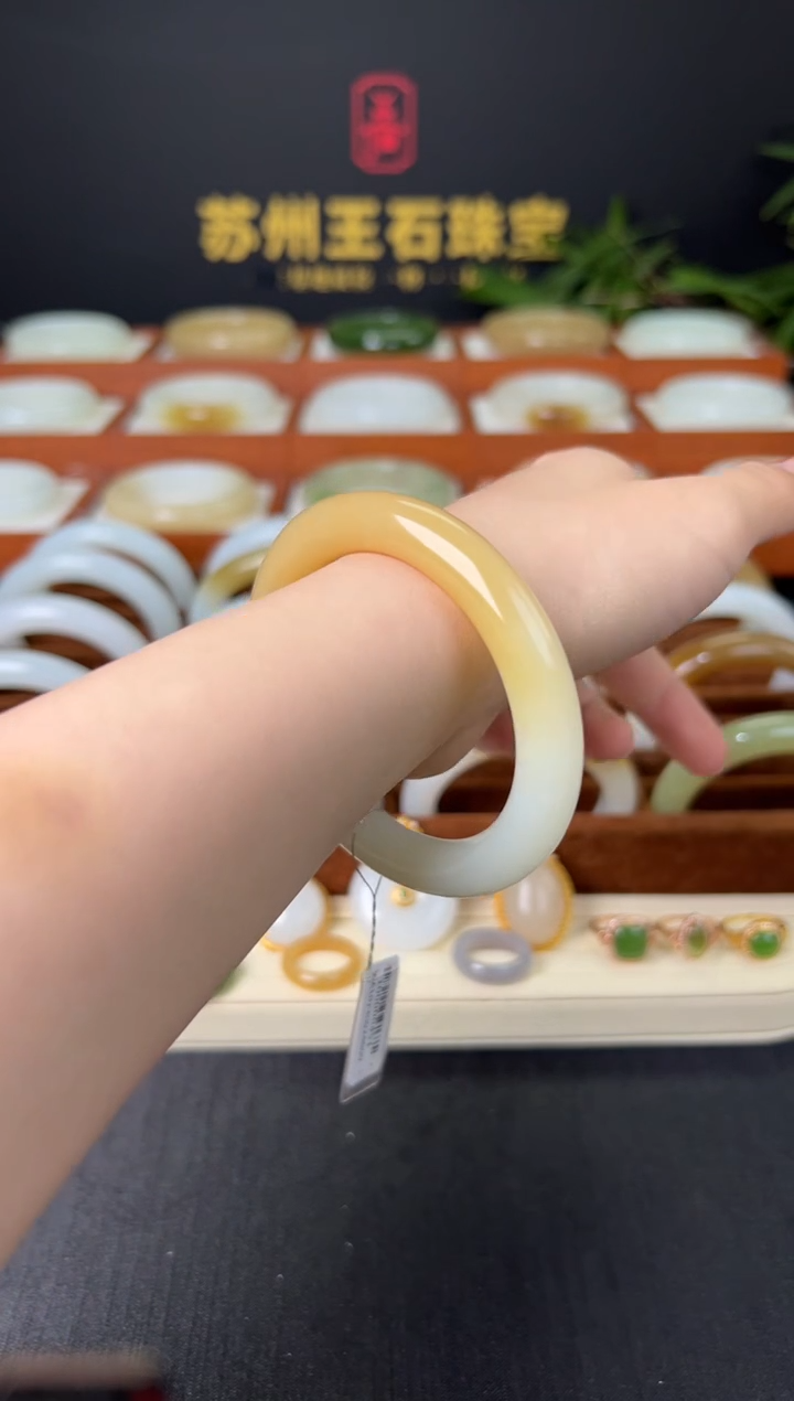 【闪购商品】和田玉手镯未镶嵌和田玉糖白手镯