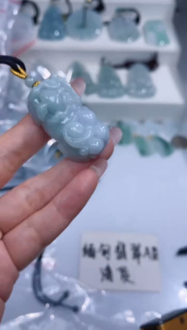 颈饰未镶嵌翡翠吊坠