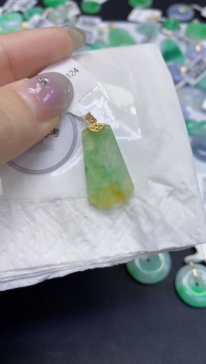 颈饰18K金镶嵌翡翠天然缅甸翡翠A货百元以上9元证书费自理