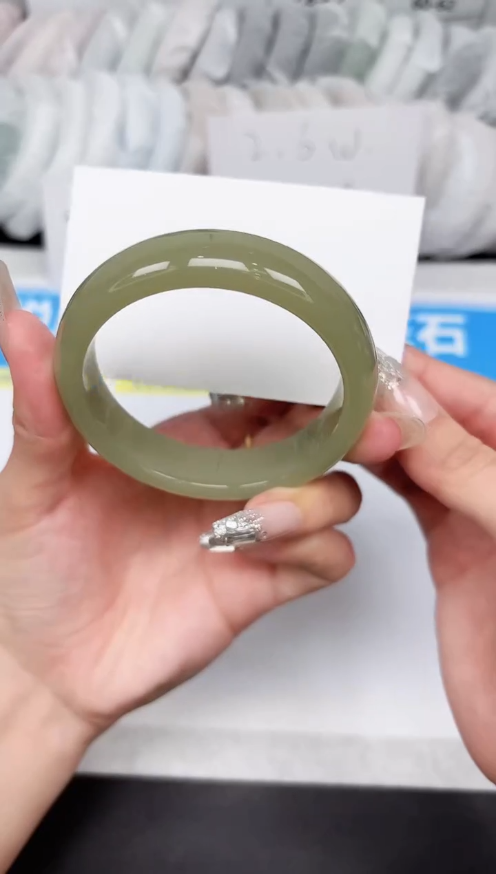 石英质玉手镯未镶嵌178-57.2