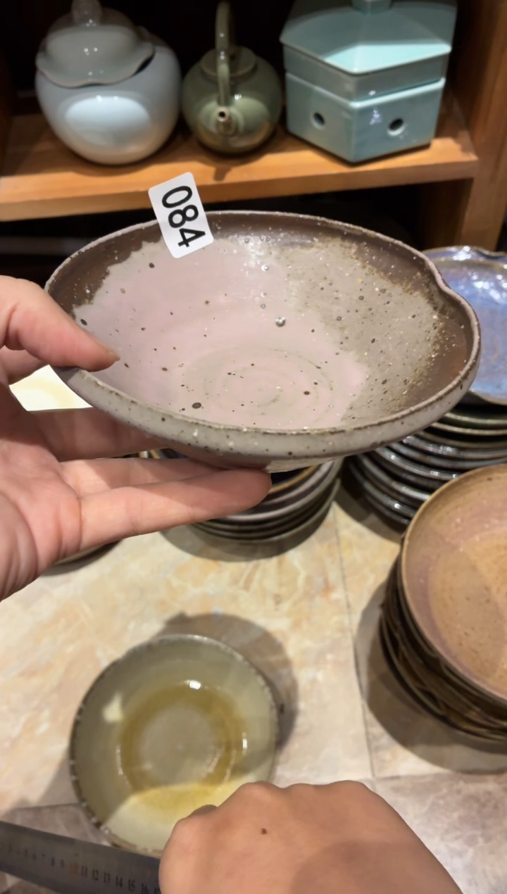 瓷片ζ****?84微瑕立口紫灰浅盘1个