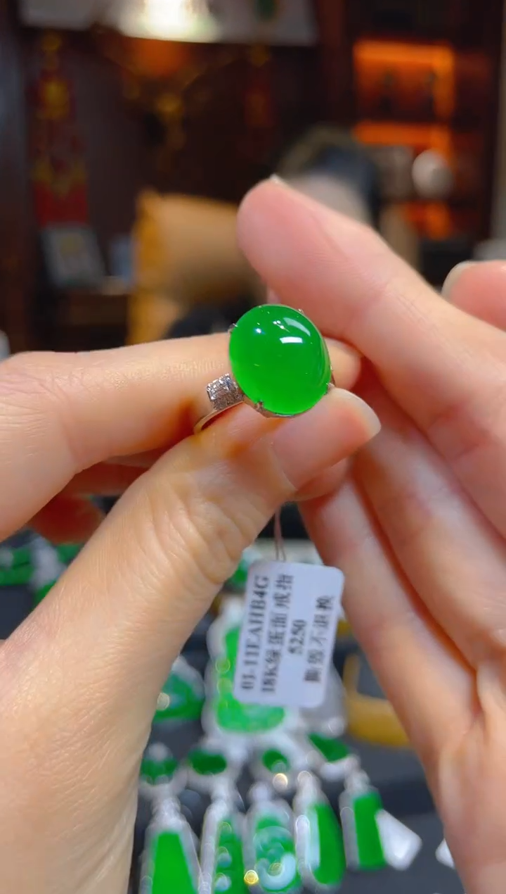【闪购商品】翡翠戒指18K金镶嵌116896天然A货翡翠蛋面戒指