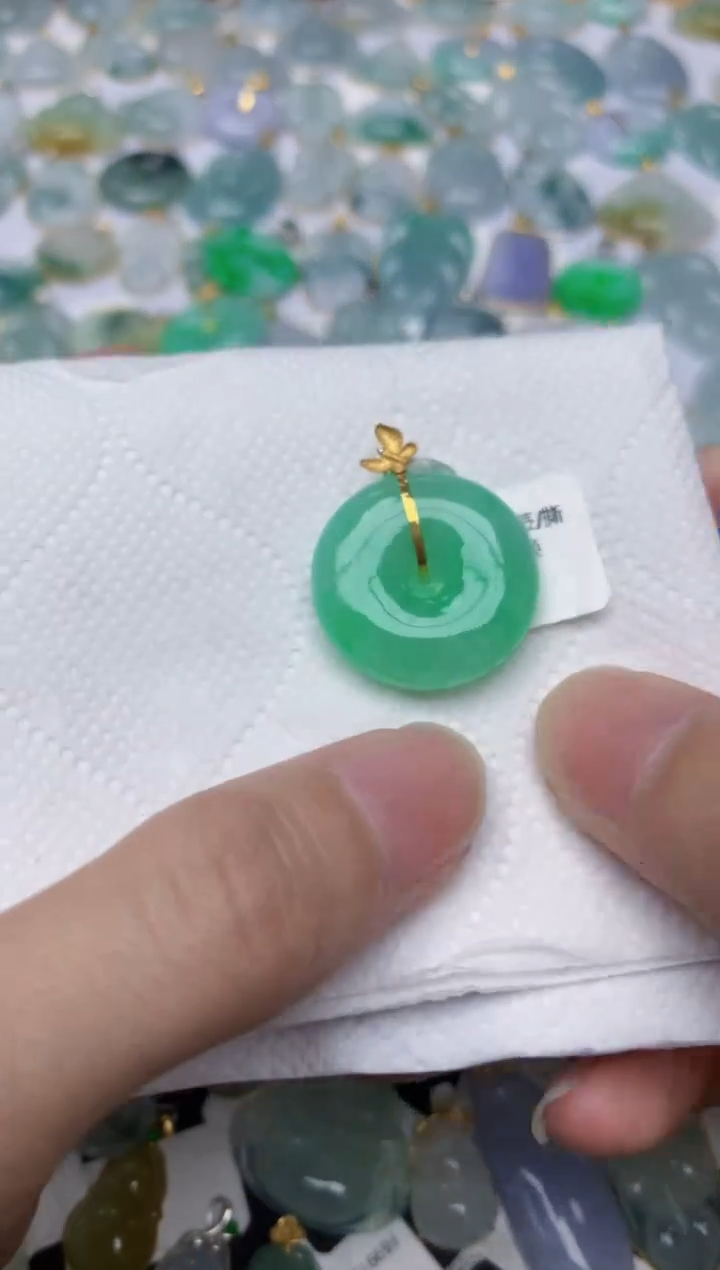 翡翠18K金镶嵌颈饰天然A货翡翠