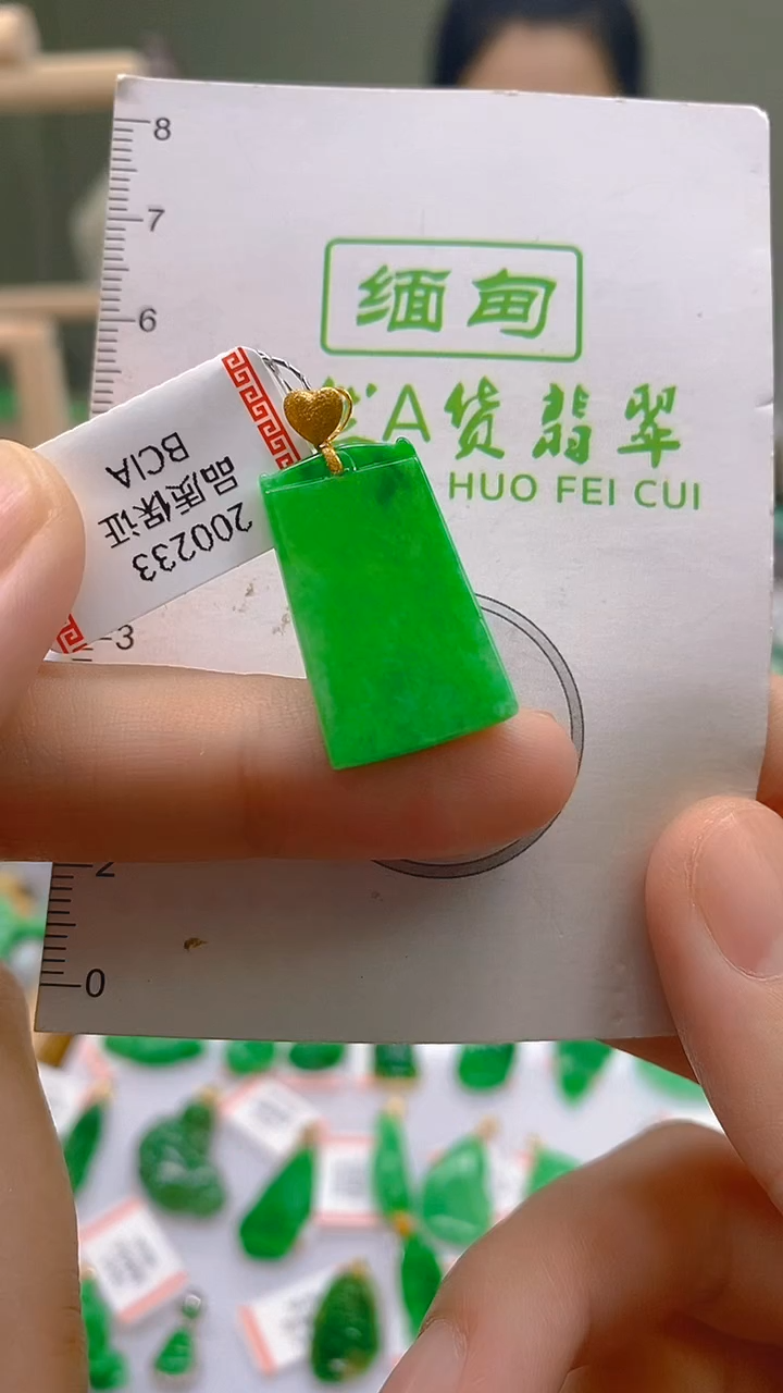 翡翠18K金镶嵌颈饰天然翡翠A货，支持复检