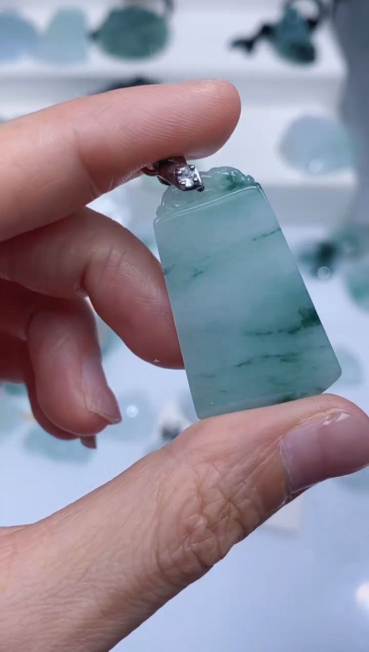 颈饰未镶嵌翡翠吊坠