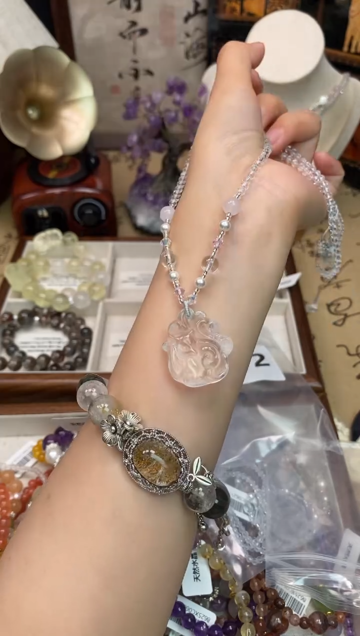 未镶嵌颈饰水晶372