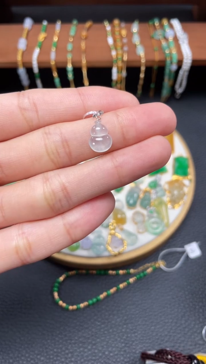 【闪购商品】翡翠吊坠(不含链)18K金镶嵌一个   JK659