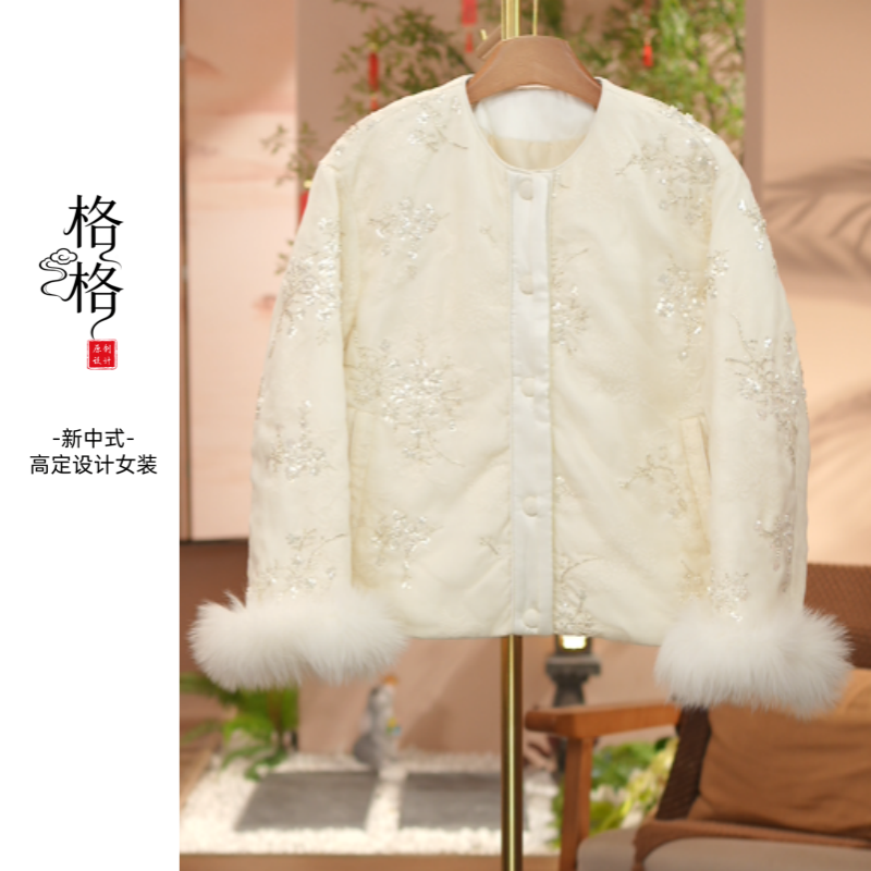 《 忽晚-羽绒服》2025年秋冬新款简约纯色刺绣高级感加厚羽绒服