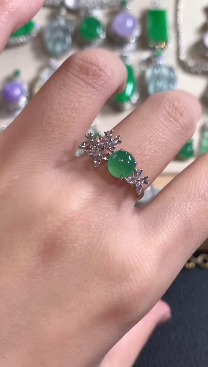 18K金镶嵌戒指翡翠冬日珠宝W84