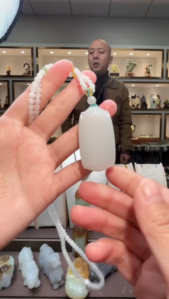 颈饰未镶嵌和田玉苏