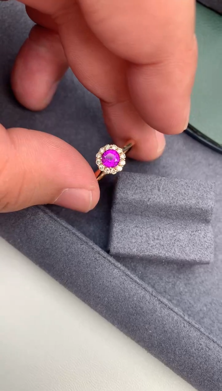 【闪购商品】石榴石戒指18K金镶嵌64分紫牙乌戒指