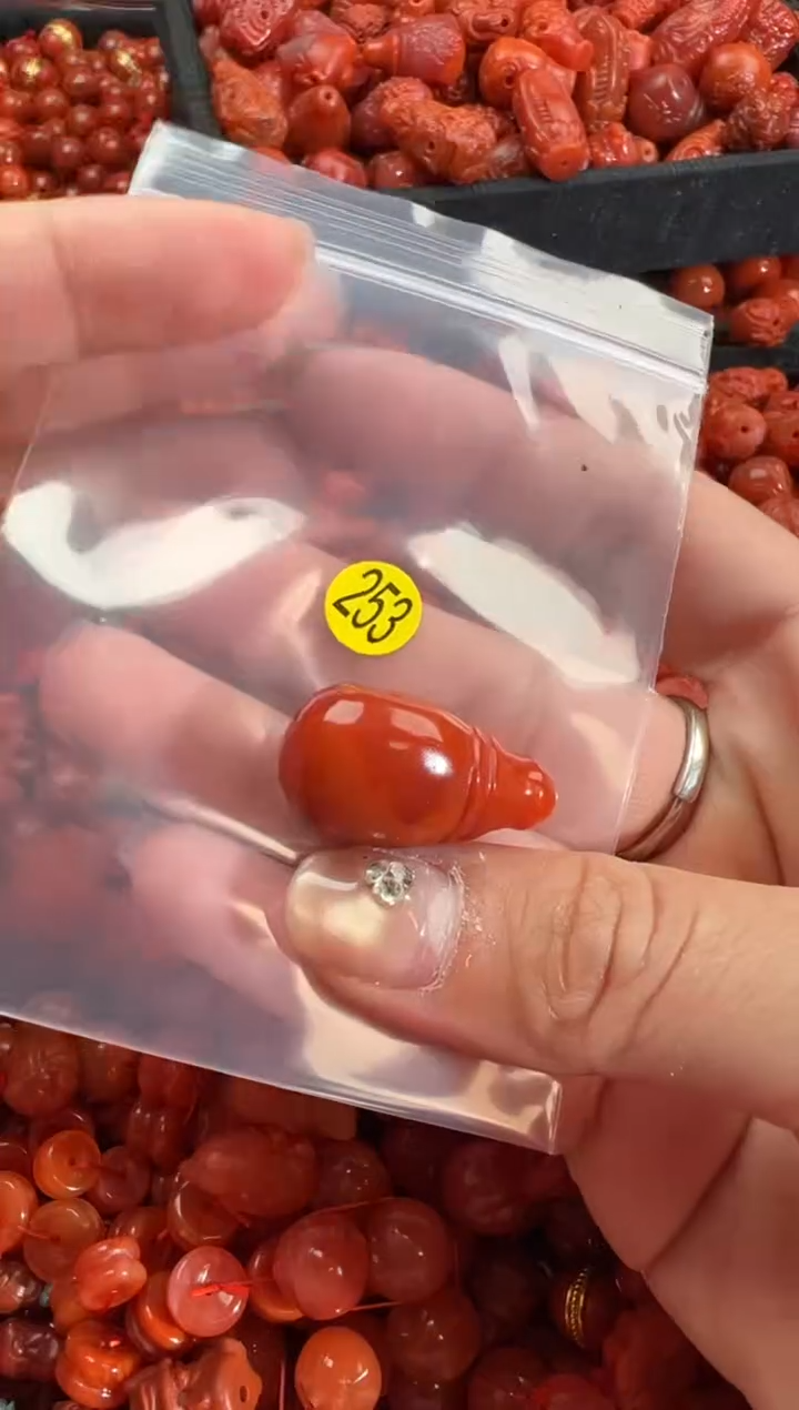 南红玛瑙未镶嵌颈饰1