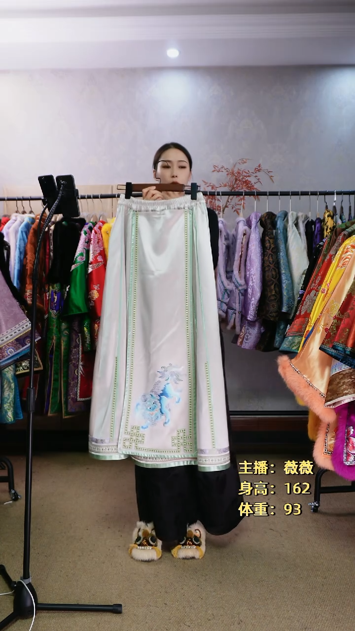 桑蚕丝刺绣马面裙