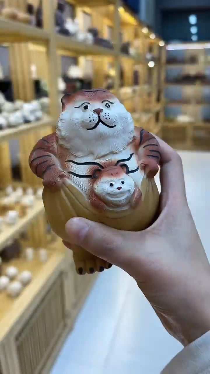 【闪购商品】紫砂茶宠奶爸虎，。