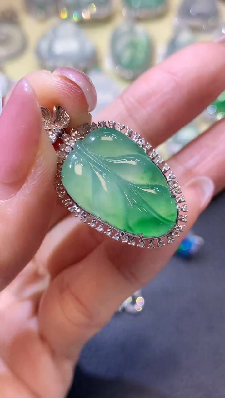 【闪购商品】翡翠吊坠(不含链)18K金镶嵌D21