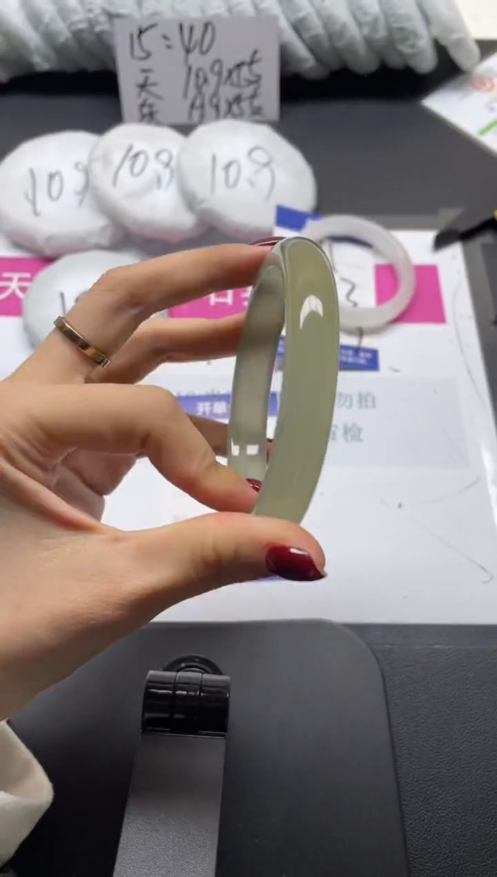 未镶嵌手镯石英质玉146-62