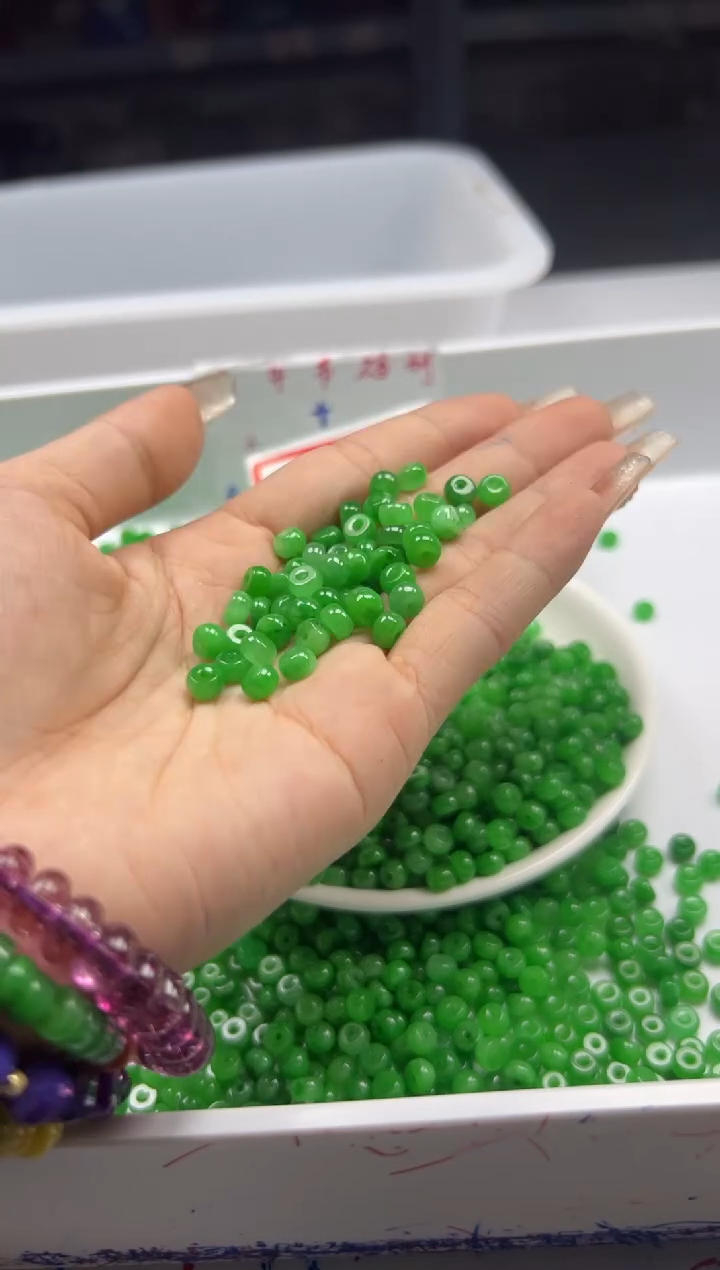 翡翠未镶嵌颈饰w1745辣绿翡算盘6*4mm*30颗