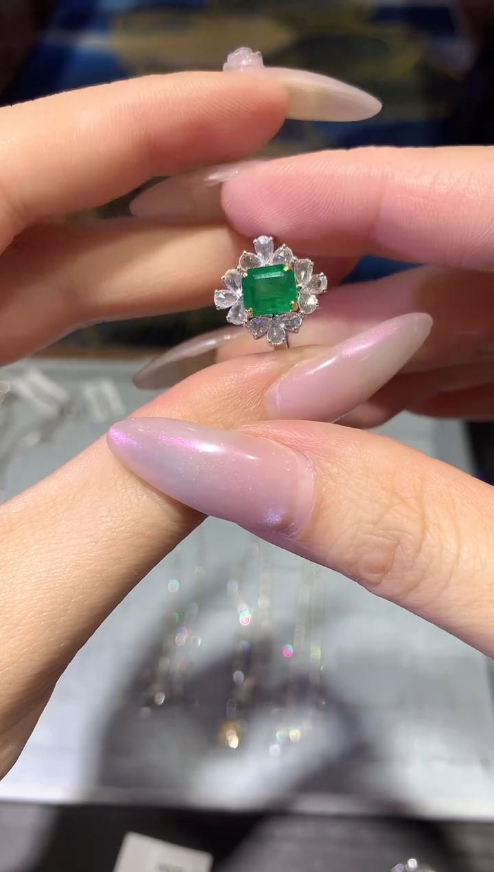 【闪购商品】祖母绿戒指18K金镶嵌1.4克拉祖母绿戒指YT018