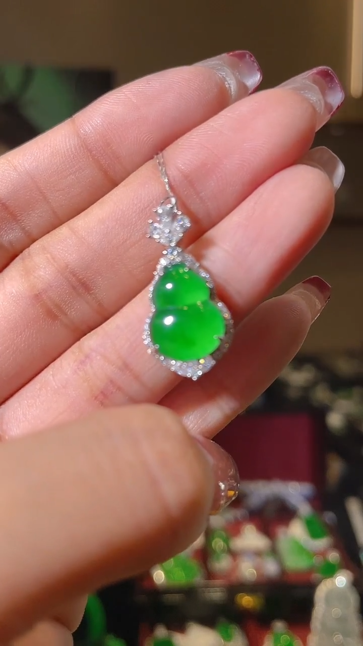 【闪购商品】翡翠吊坠(不含链)18K金镶嵌天然翡翠A货