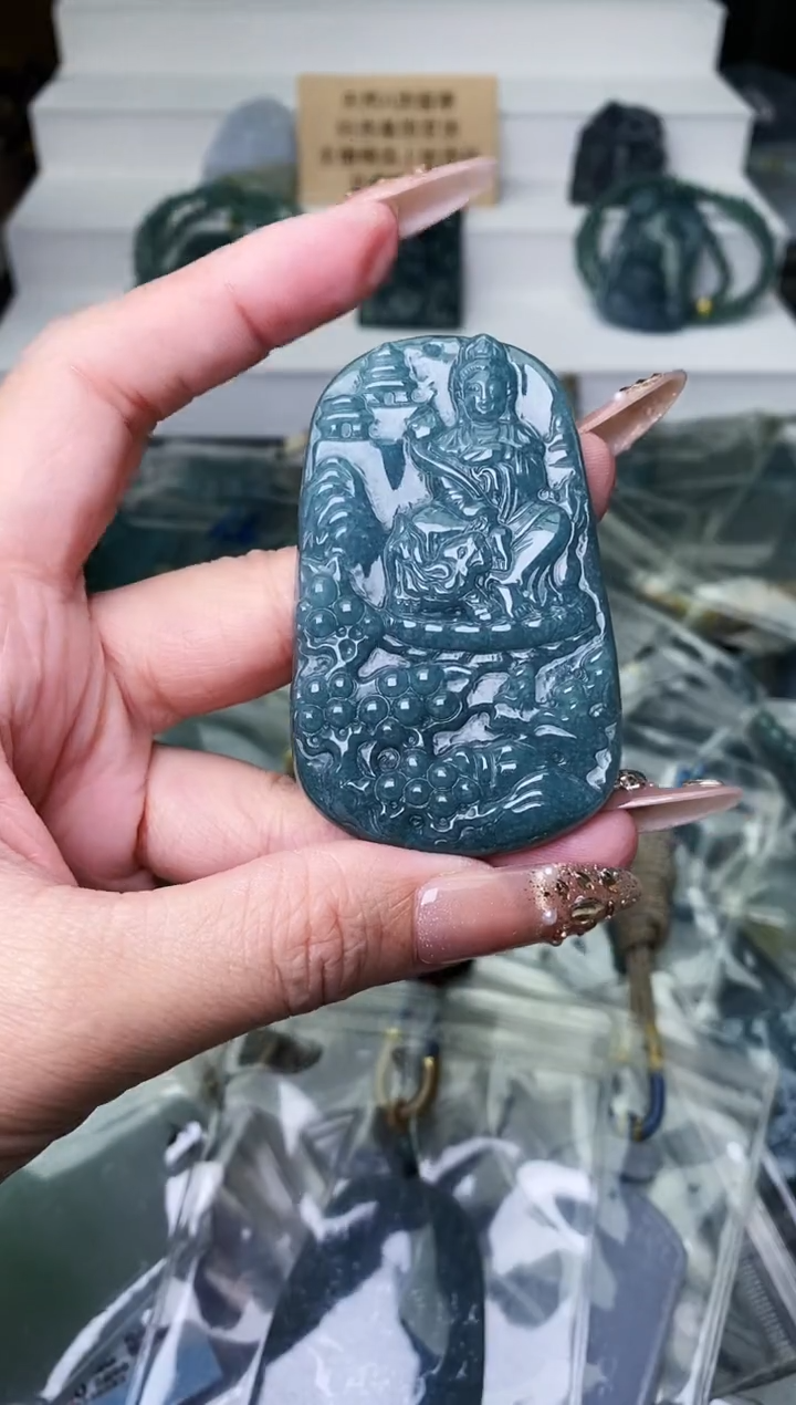 颈饰未镶嵌翡翠 