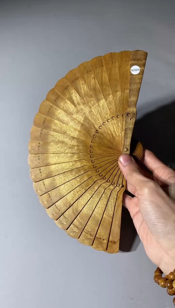 【闪购商品】金丝楠木雕608号15cm金丝楠木小叶桢楠扇子
