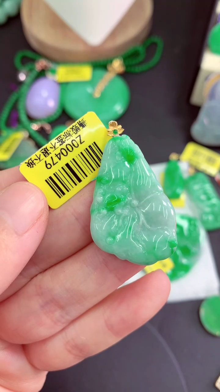 吊坠(不含链)18K金镶嵌翡翠挂件