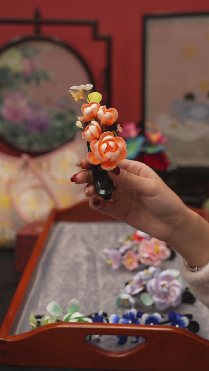 刺绣非遗绒花手工饰品