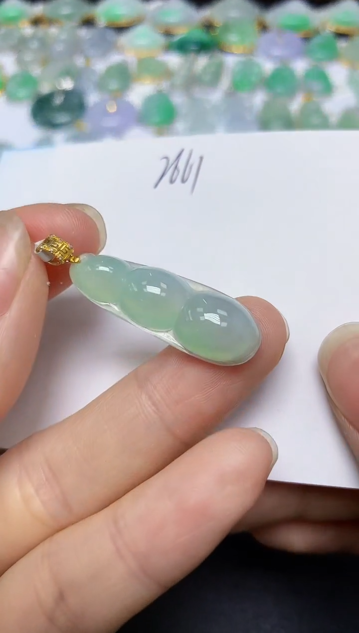 翡翠18K金镶嵌颈饰 天然翡翠A货