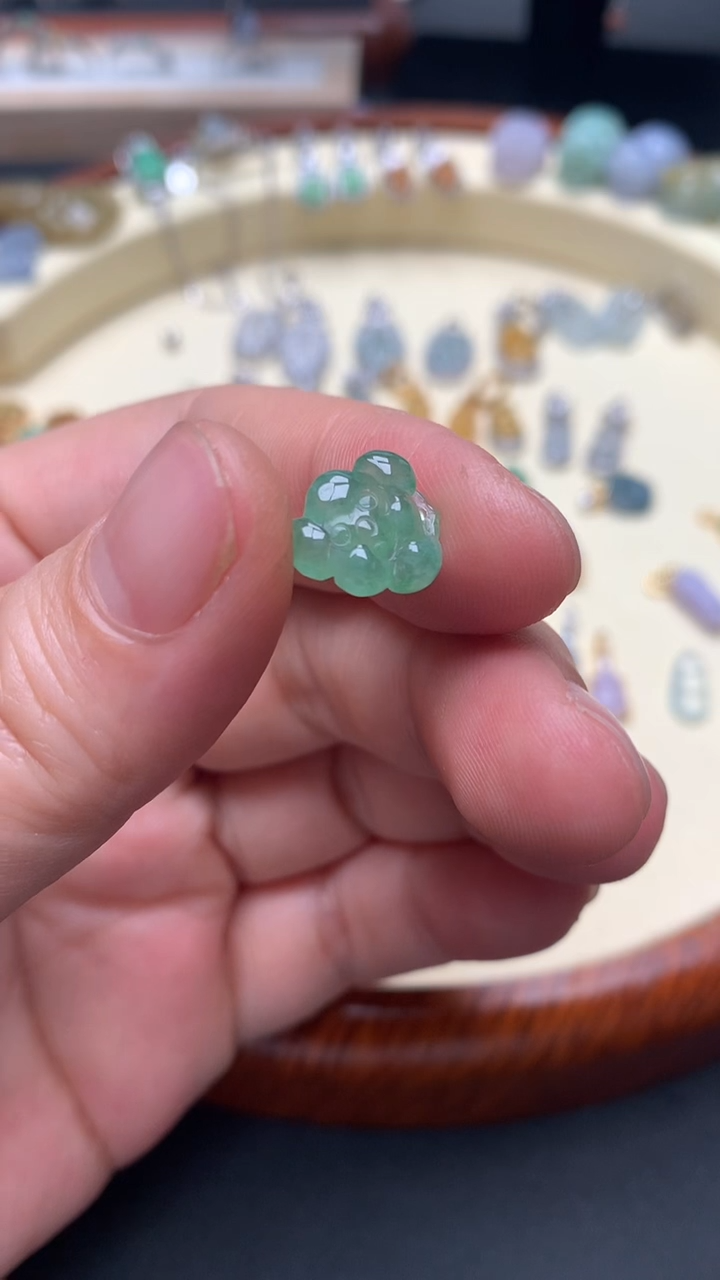 【闪购商品】翡翠颈饰未镶嵌翡翠花花