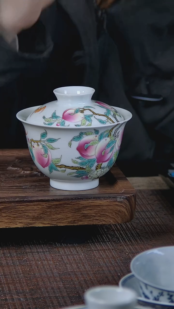 【闪购商品】折葵非器手工手绘粉彩桃盖碗