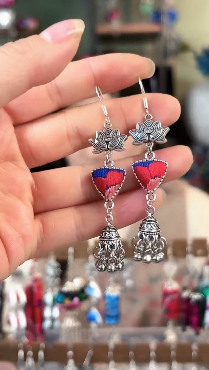 彩云南阁非遗老绣苗银饰品555