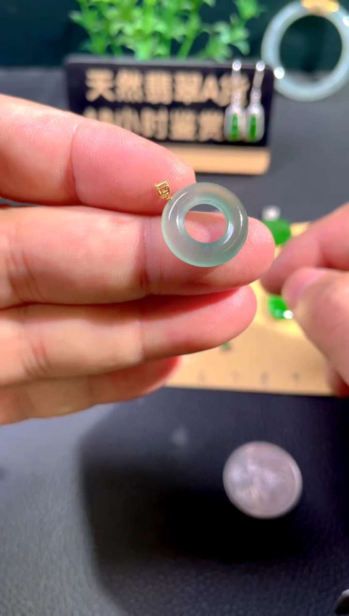 颈饰18K金镶嵌翡翠翡翠