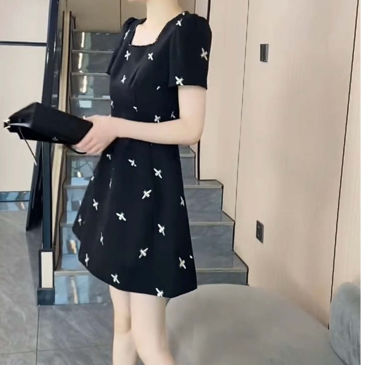 气质御姐风显瘦方领收腰连衣裙女2025夏季新款时尚短袖小个子裙子
