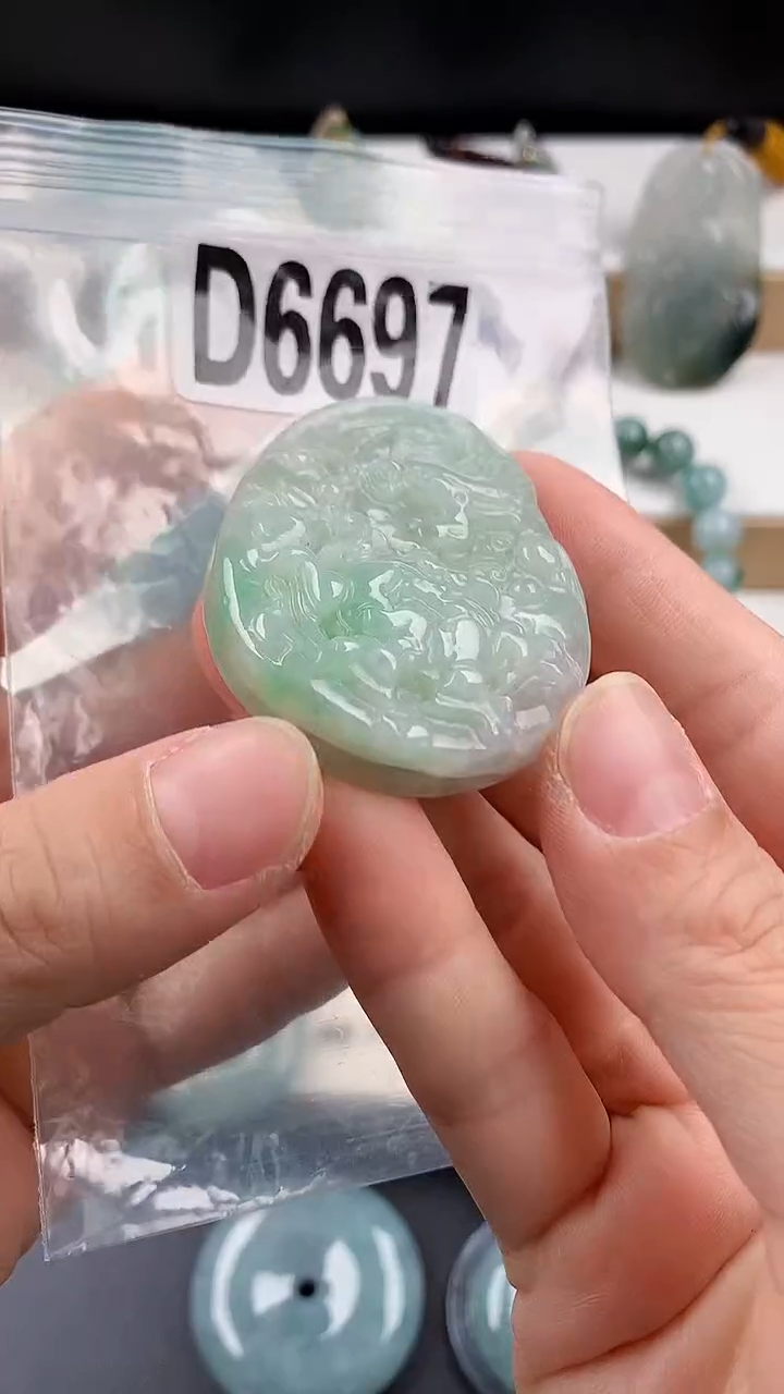 颈饰未镶嵌翡翠天然翡翠吊坠挂件