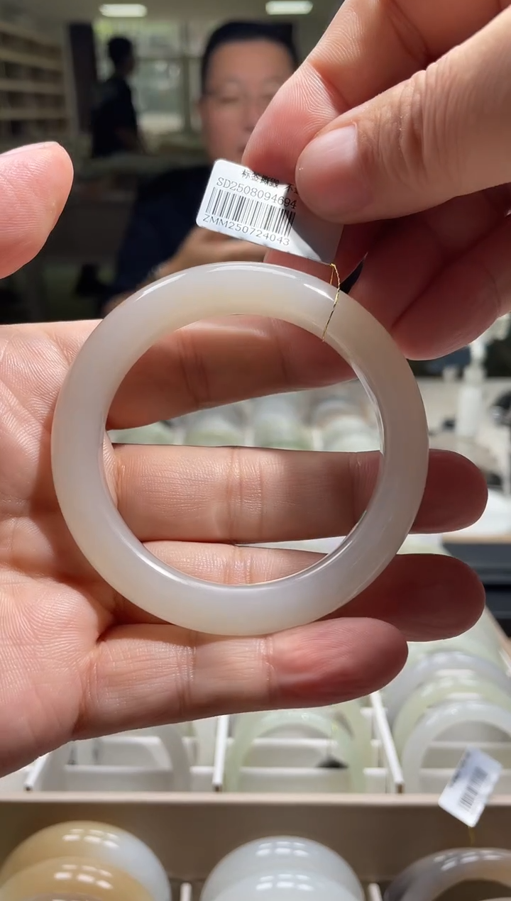 未镶嵌手镯和田玉55圈口 4043