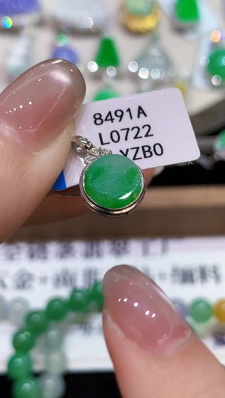 吊坠(不含链)18K金镶嵌翡翠L0722多样性发其一